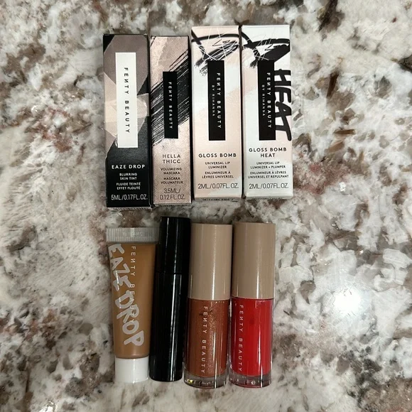 New Fenty Beauty 4 piece makeup set with black cosmetic bag - Picture 7 of 12